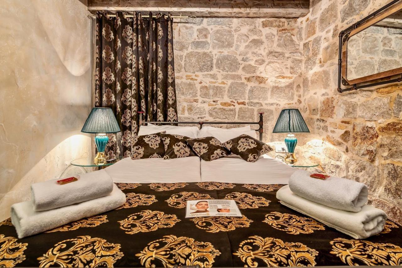 Historic Plaza Varos Split (Adults Only) ภายนอก รูปภาพ